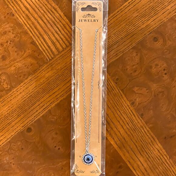 👁️ Silver Evil Eye Pendant Necklace 👁️ - Picture 6 of 12